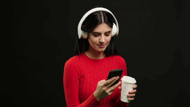 girl with earphone