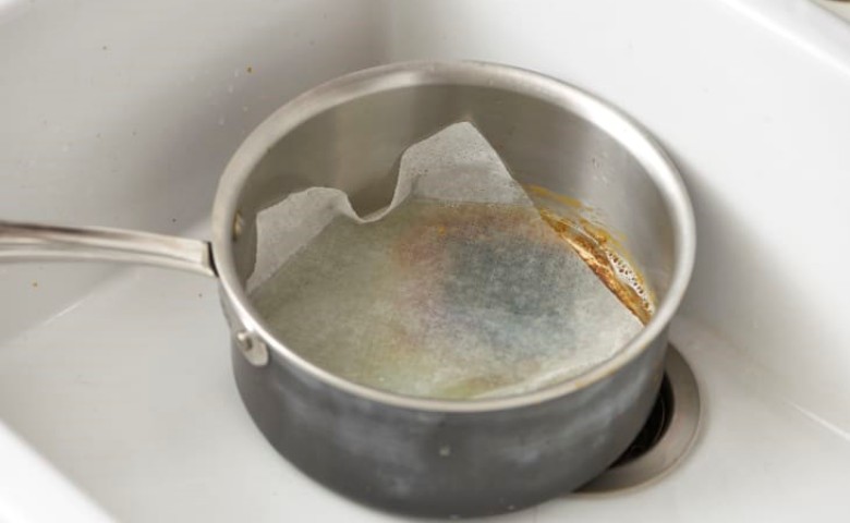 how to clean burnt pan using dry sheet