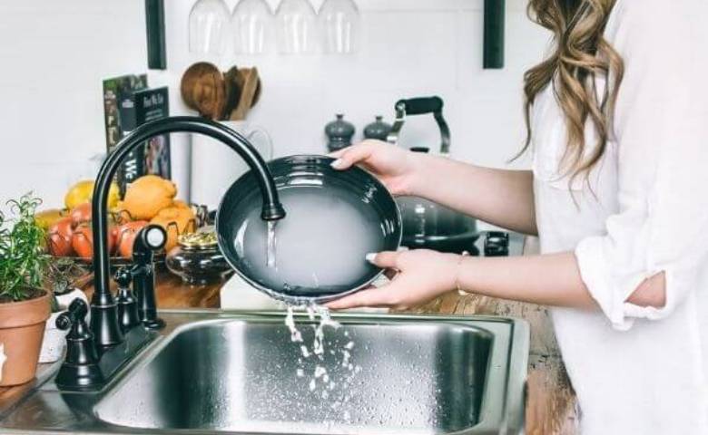 how to clean burnt pan