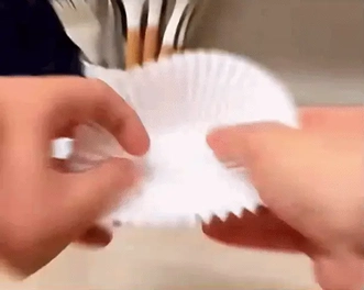 Stop Ice Cream From Dripping on Your Hand